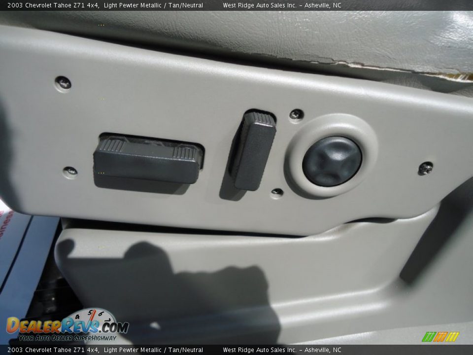 2003 Chevrolet Tahoe Z71 4x4 Light Pewter Metallic / Tan/Neutral Photo #11