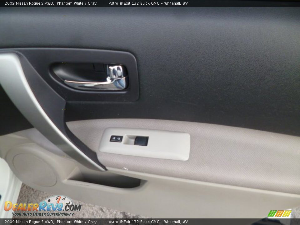 2009 Nissan Rogue S AWD Phantom White / Gray Photo #11