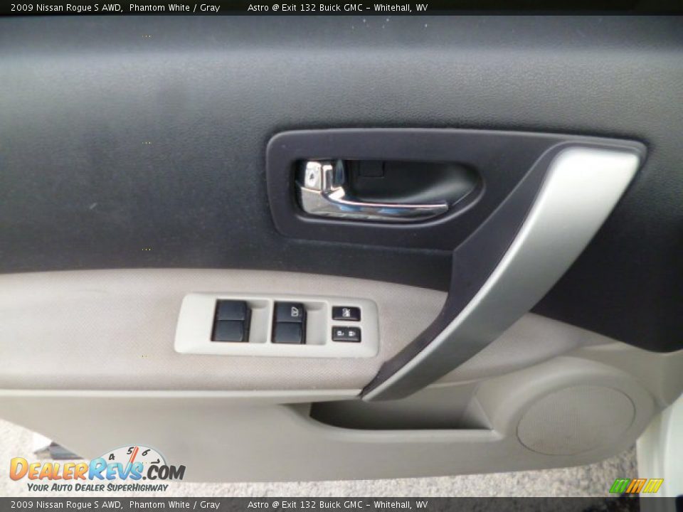 2009 Nissan Rogue S AWD Phantom White / Gray Photo #18