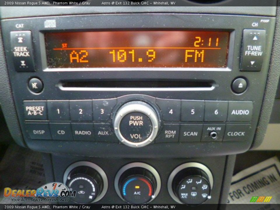 2009 Nissan Rogue S AWD Phantom White / Gray Photo #19