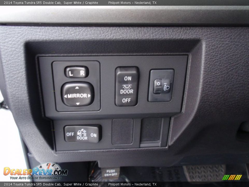 2014 Toyota Tundra SR5 Double Cab Super White / Graphite Photo #33
