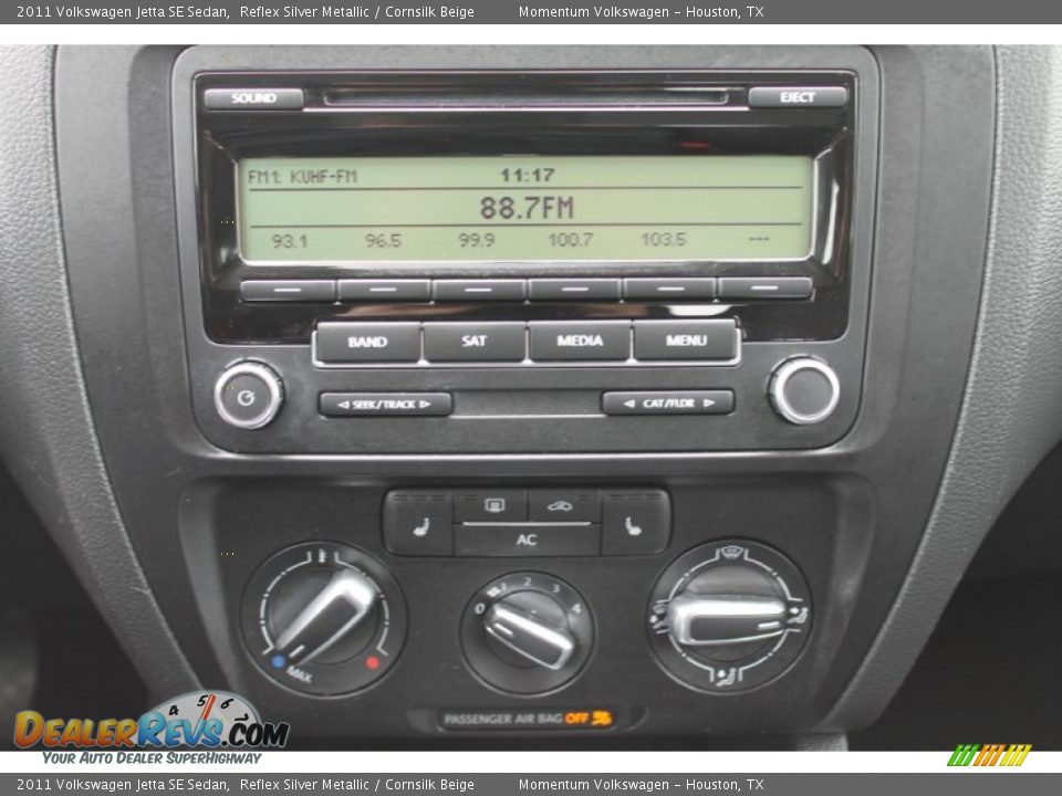 2011 Volkswagen Jetta SE Sedan Reflex Silver Metallic / Cornsilk Beige Photo #16