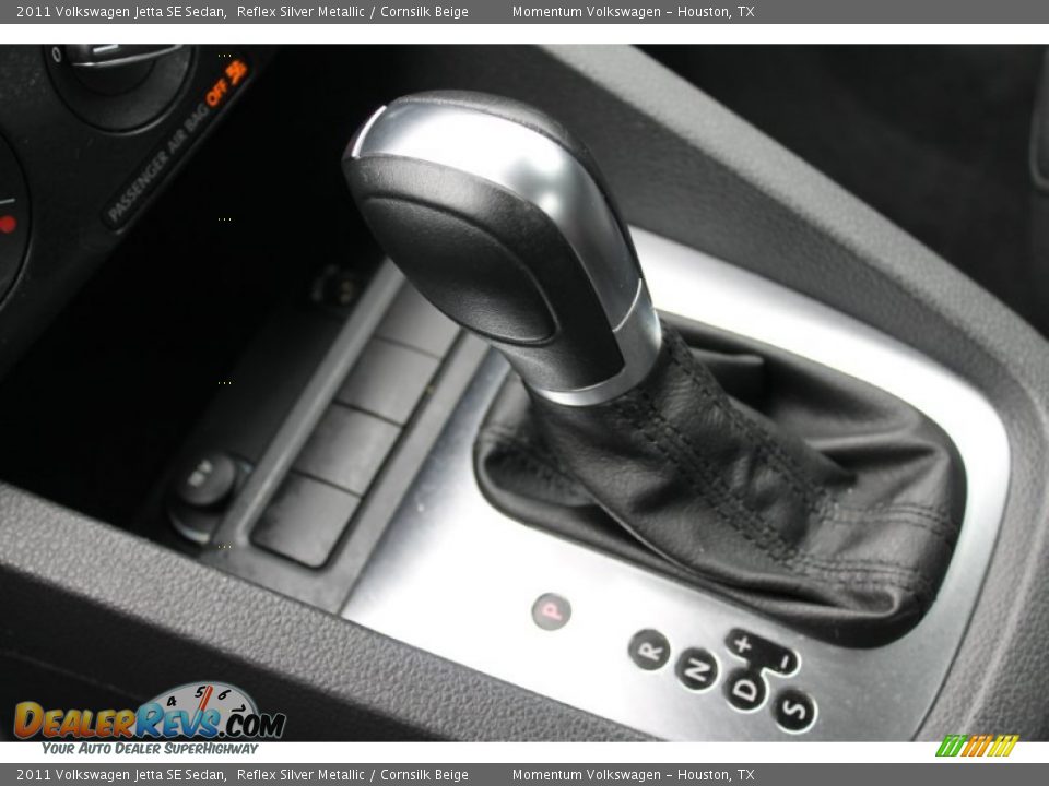 2011 Volkswagen Jetta SE Sedan Reflex Silver Metallic / Cornsilk Beige Photo #17