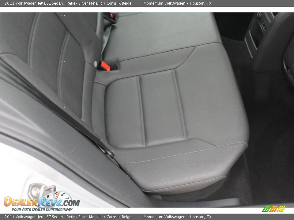 2011 Volkswagen Jetta SE Sedan Reflex Silver Metallic / Cornsilk Beige Photo #25