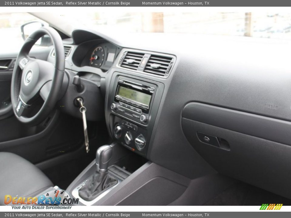 2011 Volkswagen Jetta SE Sedan Reflex Silver Metallic / Cornsilk Beige Photo #28