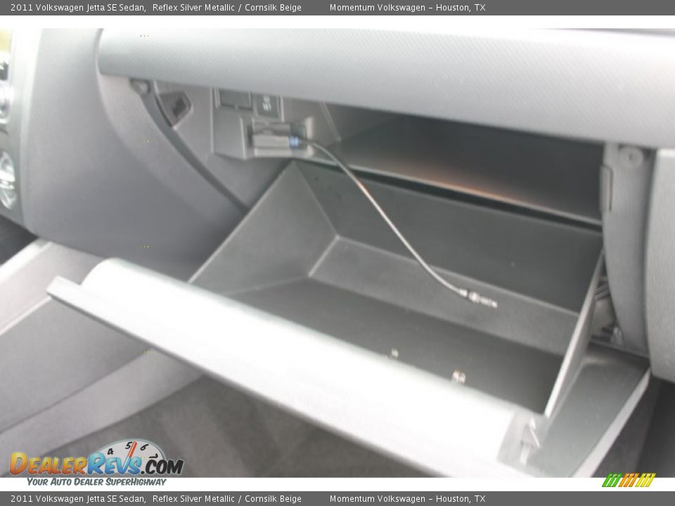 2011 Volkswagen Jetta SE Sedan Reflex Silver Metallic / Cornsilk Beige Photo #29