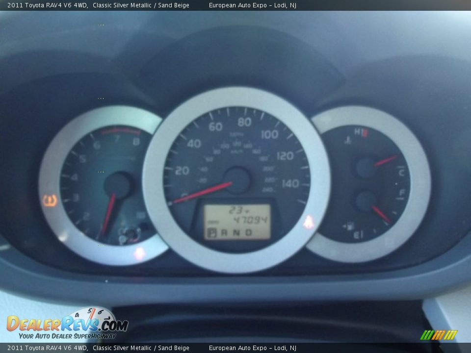 2011 Toyota RAV4 V6 4WD Classic Silver Metallic / Sand Beige Photo #28