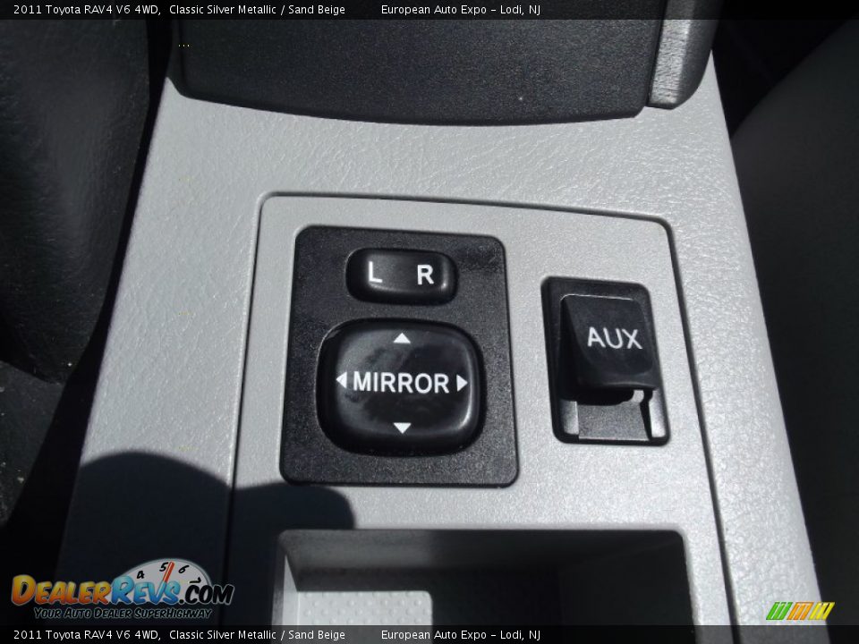 2011 Toyota RAV4 V6 4WD Classic Silver Metallic / Sand Beige Photo #36