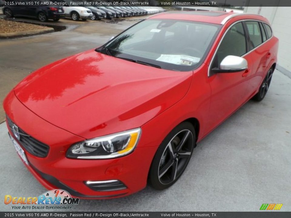 Front 3/4 View of 2015 Volvo V60 T6 AWD R-Design Photo #3