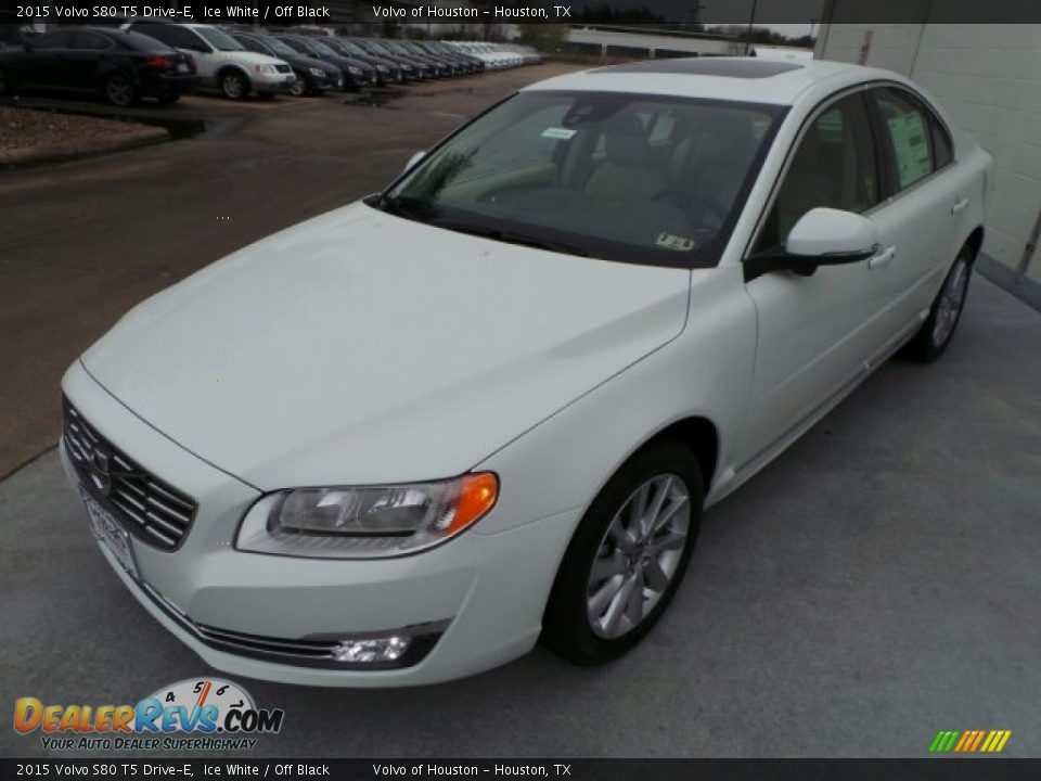Front 3/4 View of 2015 Volvo S80 T5 Drive-E Photo #3