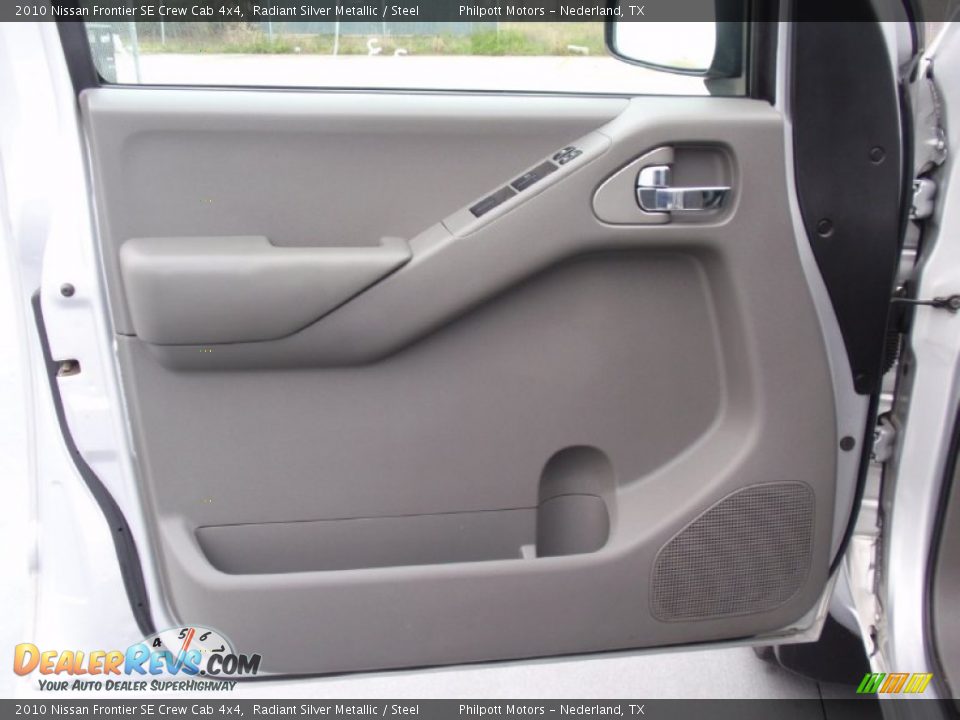 2010 Nissan Frontier SE Crew Cab 4x4 Radiant Silver Metallic / Steel Photo #32