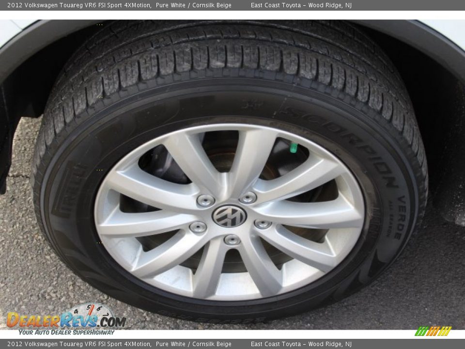 2012 Volkswagen Touareg VR6 FSI Sport 4XMotion Pure White / Cornsilk Beige Photo #17