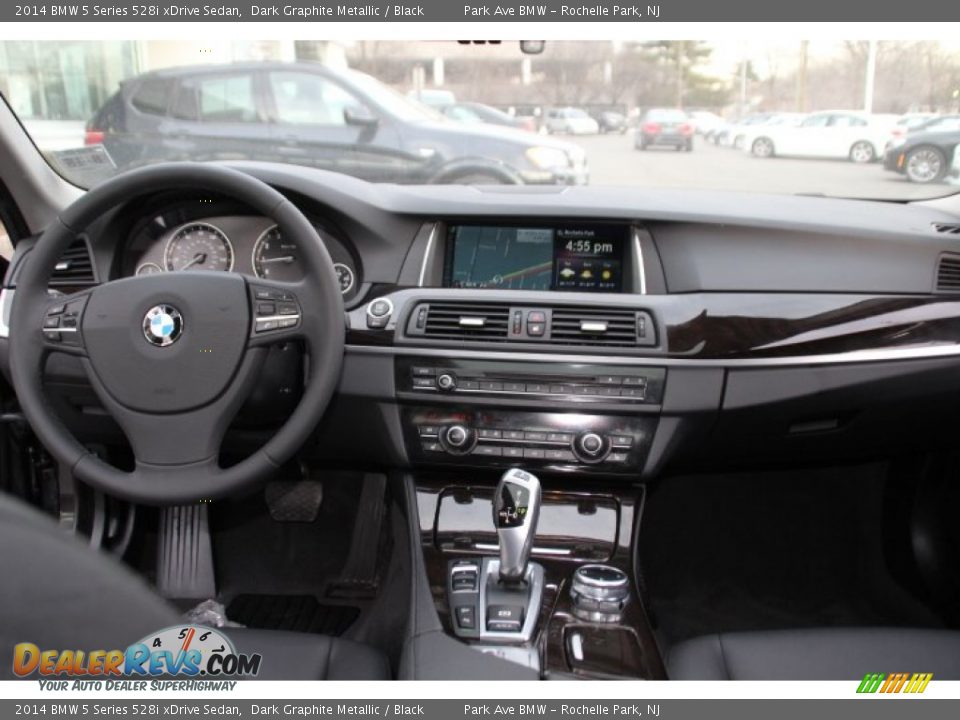 Dashboard of 2014 BMW 5 Series 528i xDrive Sedan Photo #13