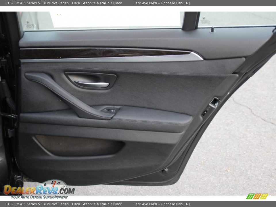 Door Panel of 2014 BMW 5 Series 528i xDrive Sedan Photo #23