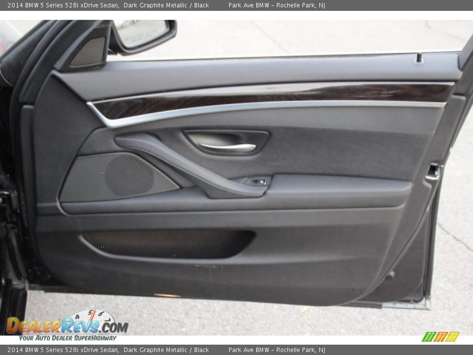 Door Panel of 2014 BMW 5 Series 528i xDrive Sedan Photo #25