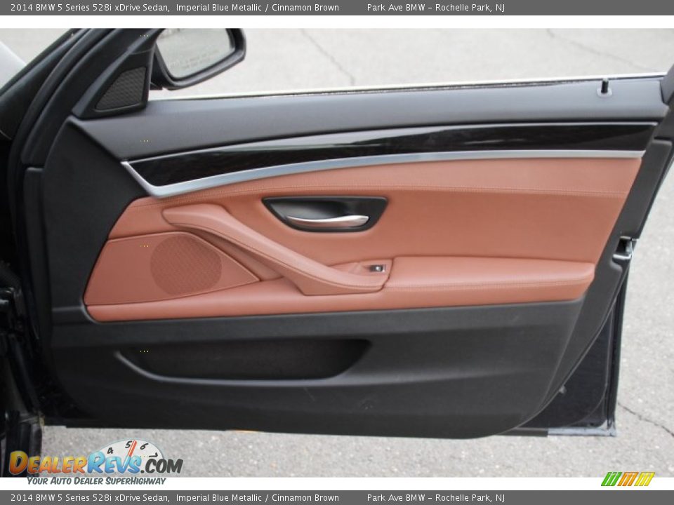 Door Panel of 2014 BMW 5 Series 528i xDrive Sedan Photo #24
