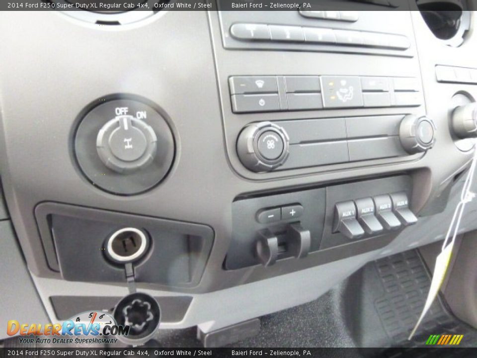 2014 Ford F250 Super Duty XL Regular Cab 4x4 Oxford White / Steel Photo #16