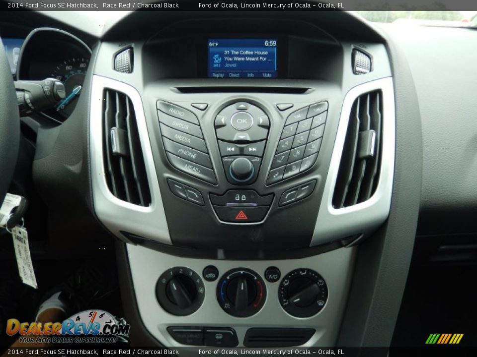 Controls of 2014 Ford Focus SE Hatchback Photo #11
