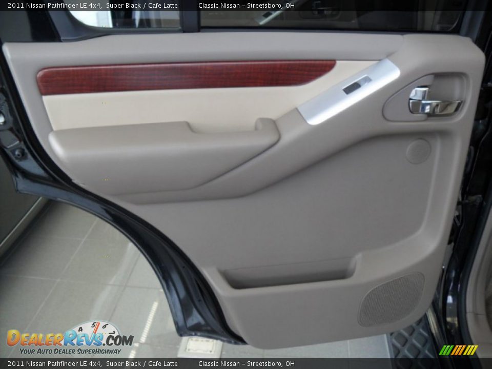 2011 Nissan Pathfinder LE 4x4 Super Black / Cafe Latte Photo #9