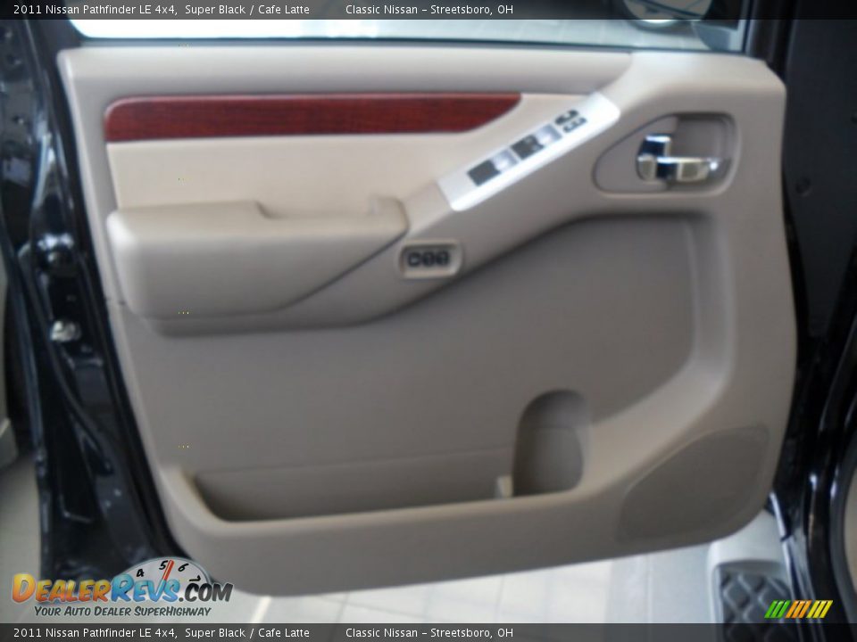 2011 Nissan Pathfinder LE 4x4 Super Black / Cafe Latte Photo #17
