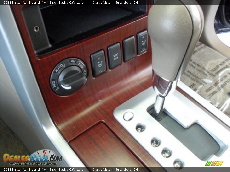 2011 Nissan Pathfinder LE 4x4 Super Black / Cafe Latte Photo #20