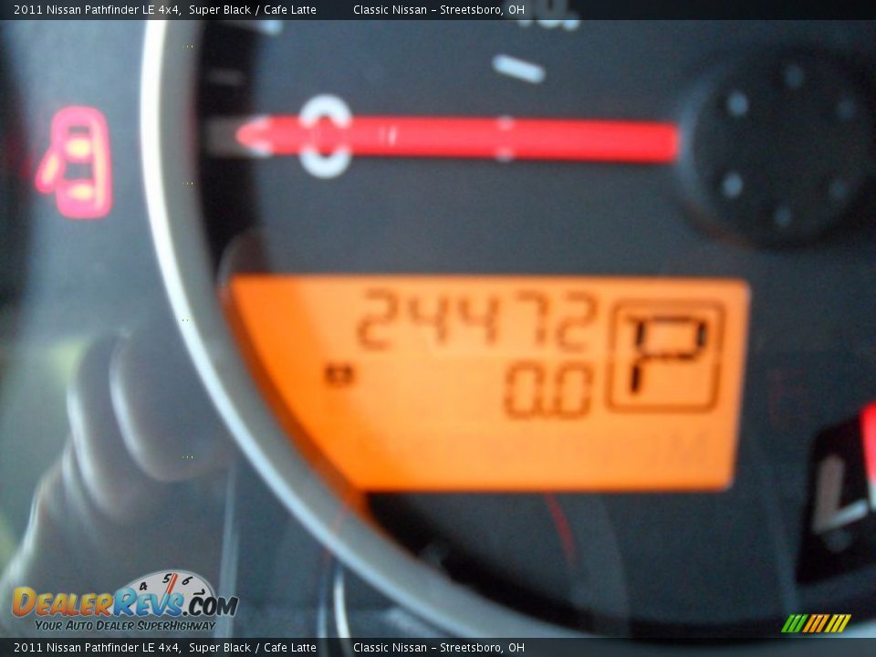 2011 Nissan Pathfinder LE 4x4 Super Black / Cafe Latte Photo #22