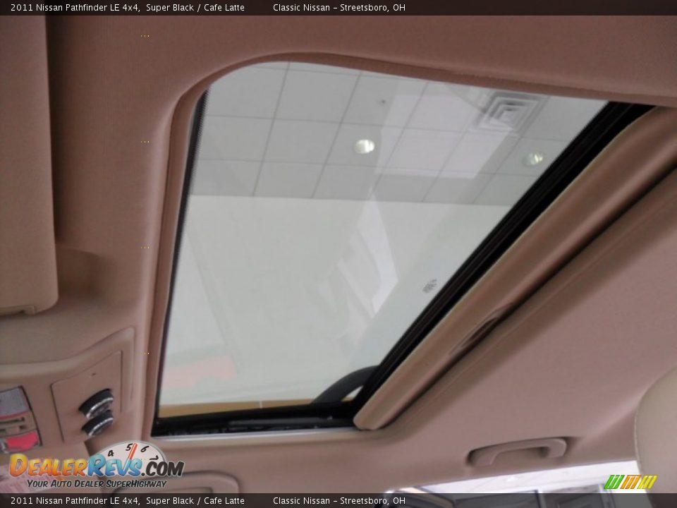 2011 Nissan Pathfinder LE 4x4 Super Black / Cafe Latte Photo #30