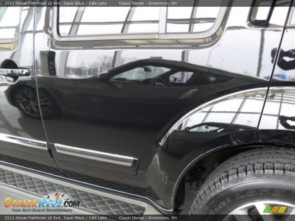 2011 Nissan Pathfinder LE 4x4 Super Black / Cafe Latte Photo #35