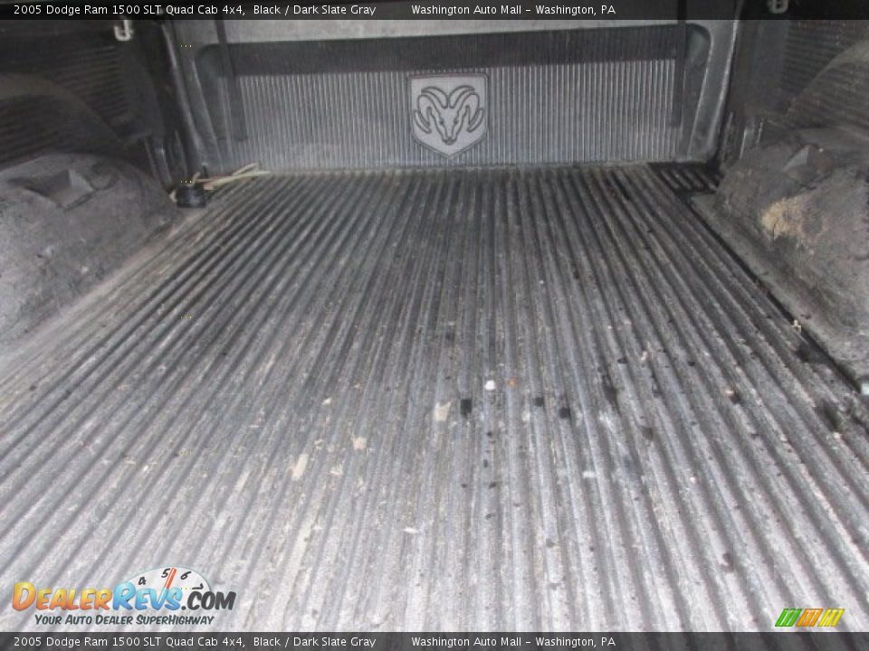 2005 Dodge Ram 1500 SLT Quad Cab 4x4 Black / Dark Slate Gray Photo #10