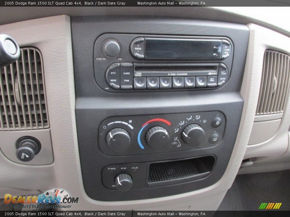 2005 Dodge Ram 1500 SLT Quad Cab 4x4 Black / Dark Slate Gray Photo #16