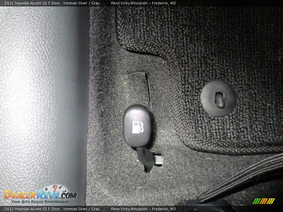 2012 Hyundai Accent GS 5 Door Ironman Silver / Gray Photo #14