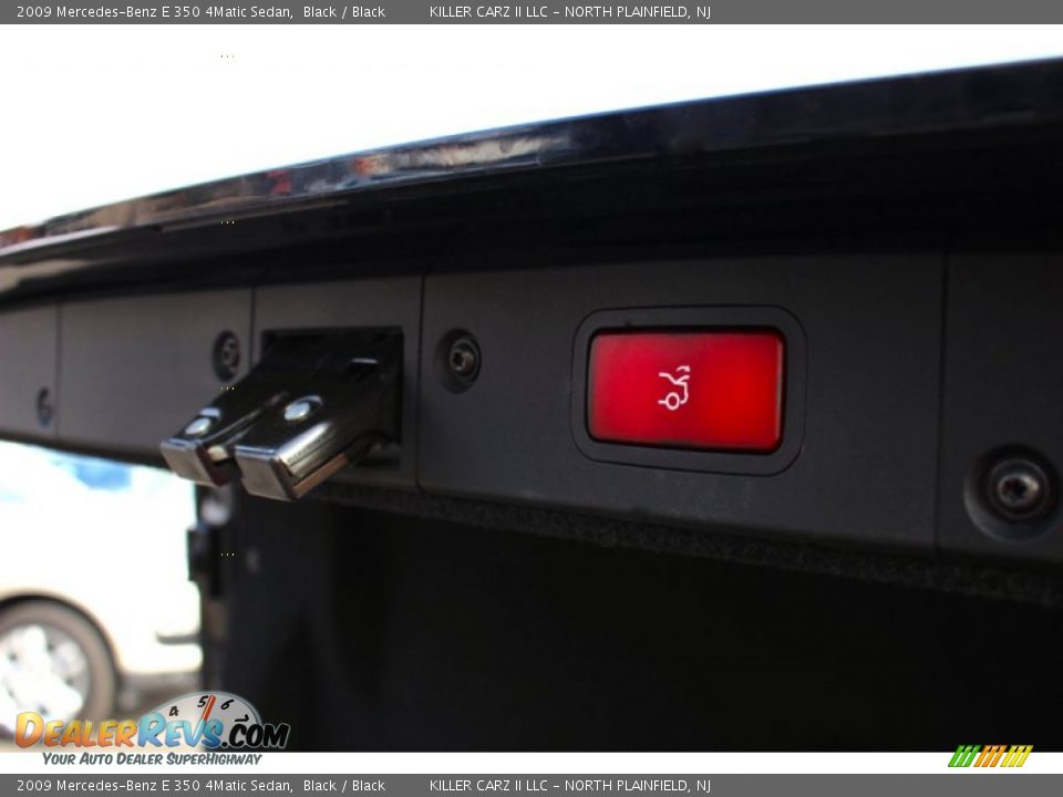 2009 Mercedes-Benz E 350 4Matic Sedan Black / Black Photo #29