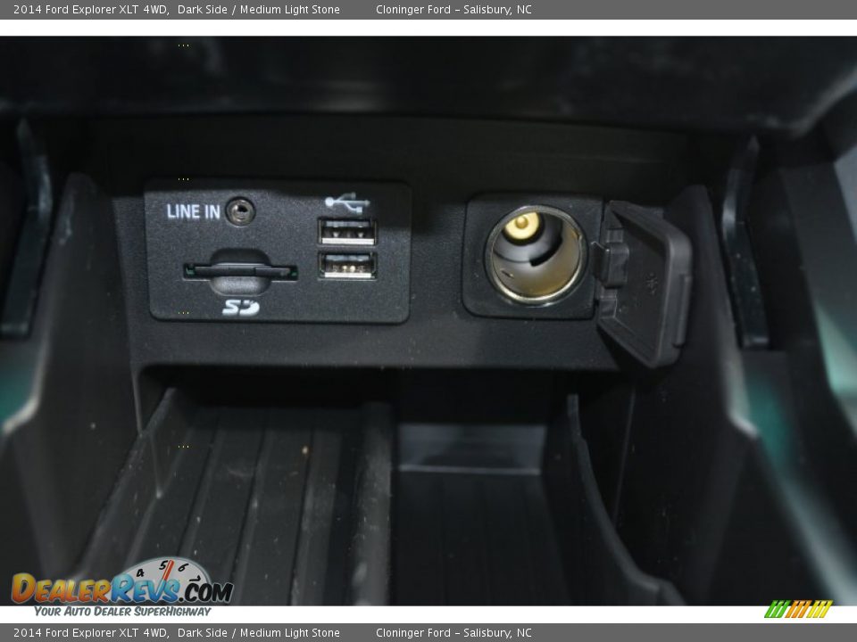 2014 Ford Explorer XLT 4WD Dark Side / Medium Light Stone Photo #21