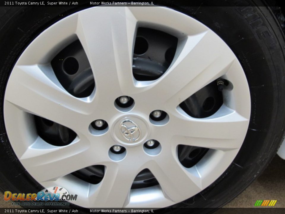 2011 Toyota Camry LE Super White / Ash Photo #15