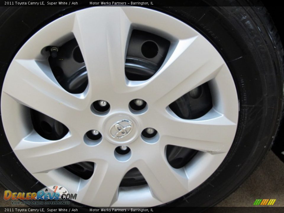 2011 Toyota Camry LE Super White / Ash Photo #16