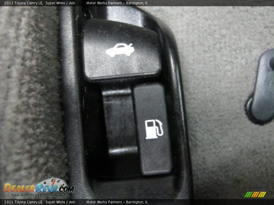 2011 Toyota Camry LE Super White / Ash Photo #35