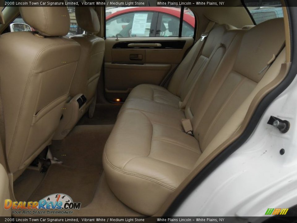 2008 Lincoln Town Car Signature Limited Vibrant White / Medium Light Stone Photo #6