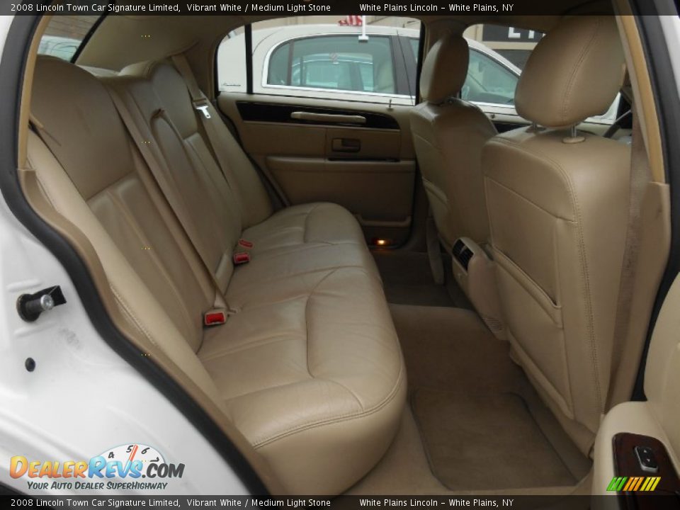 2008 Lincoln Town Car Signature Limited Vibrant White / Medium Light Stone Photo #7