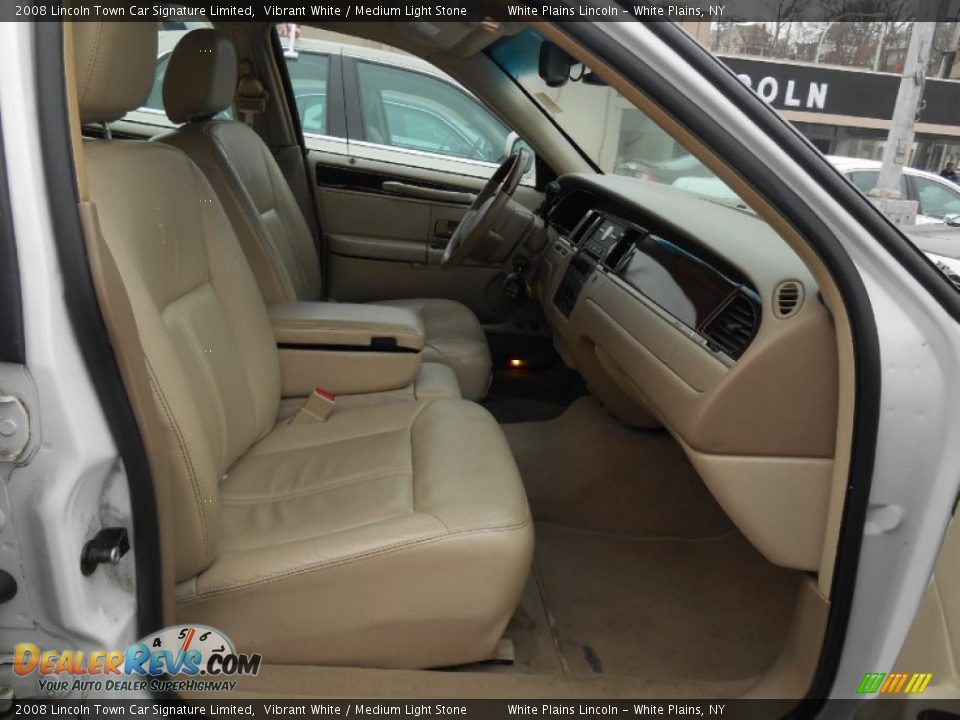 2008 Lincoln Town Car Signature Limited Vibrant White / Medium Light Stone Photo #9