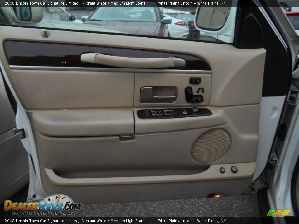 2008 Lincoln Town Car Signature Limited Vibrant White / Medium Light Stone Photo #10