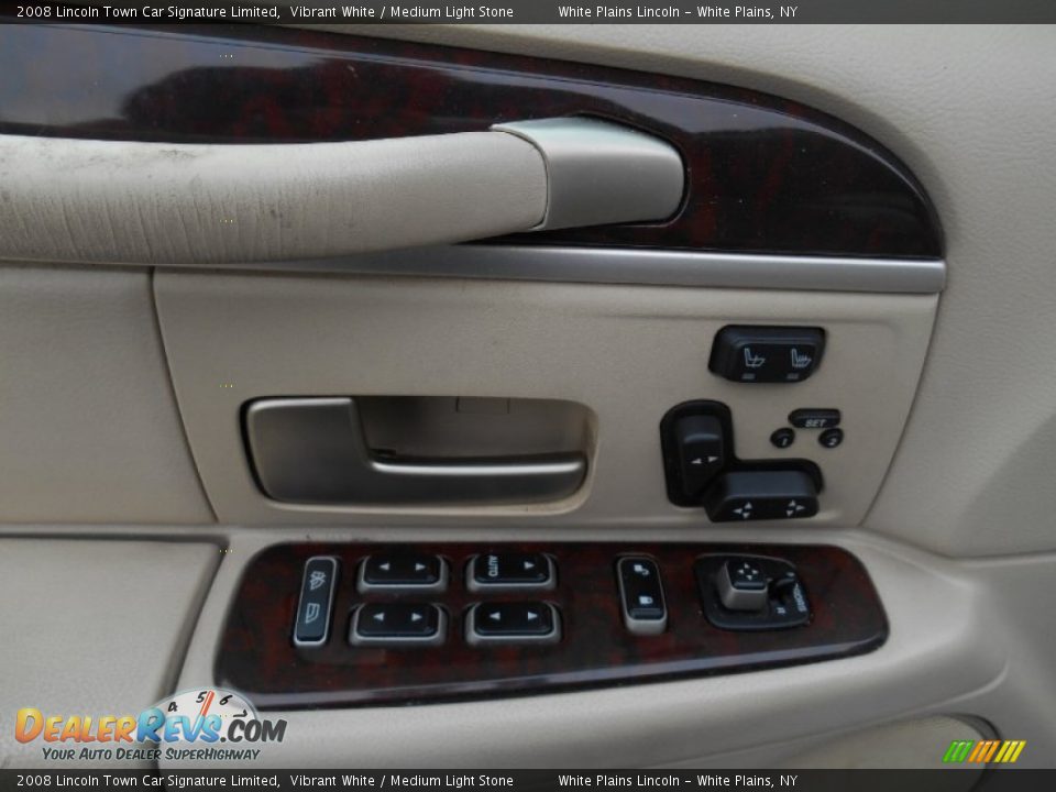 2008 Lincoln Town Car Signature Limited Vibrant White / Medium Light Stone Photo #11