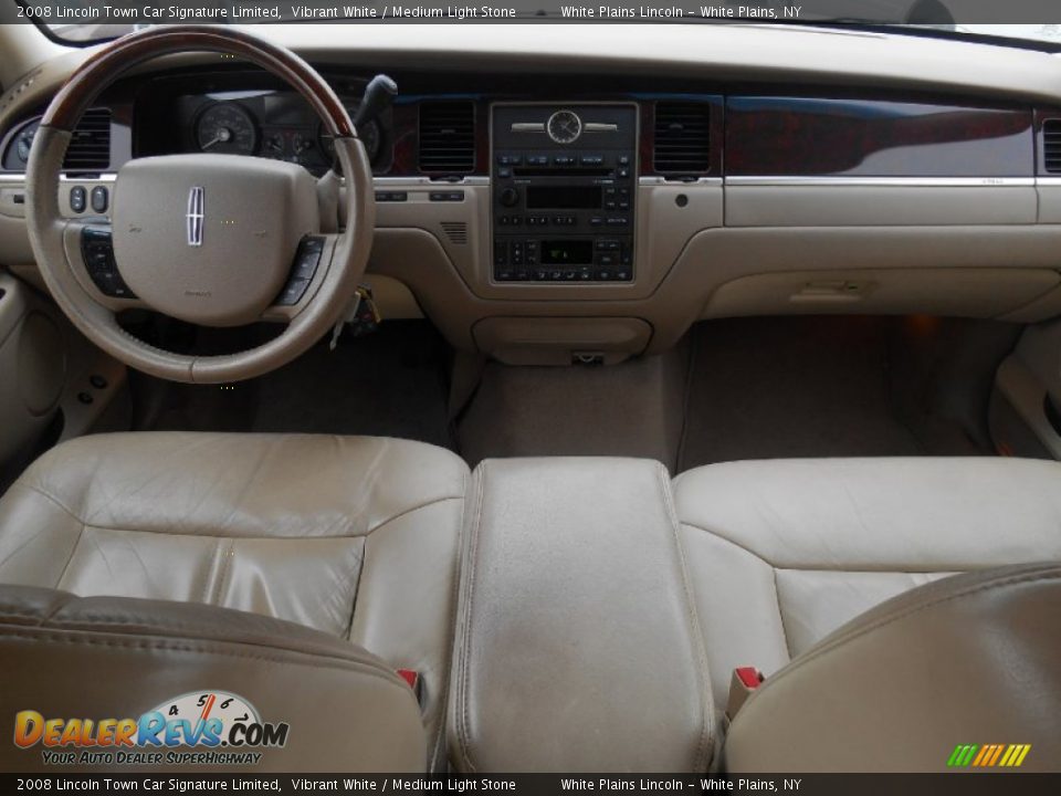 2008 Lincoln Town Car Signature Limited Vibrant White / Medium Light Stone Photo #13