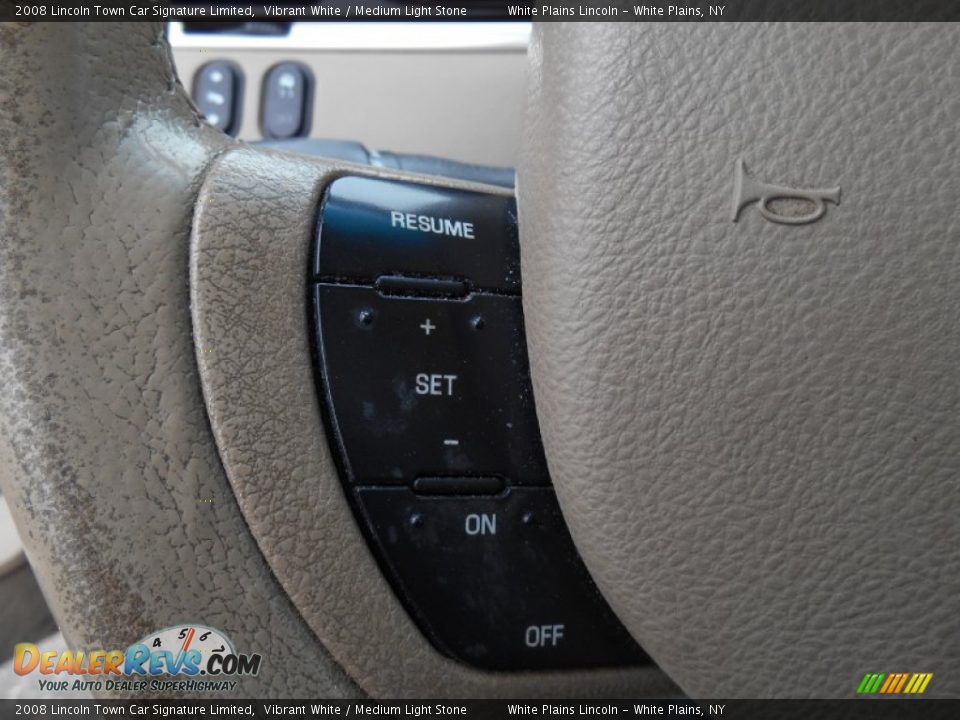 2008 Lincoln Town Car Signature Limited Vibrant White / Medium Light Stone Photo #15