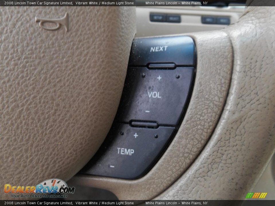 2008 Lincoln Town Car Signature Limited Vibrant White / Medium Light Stone Photo #16