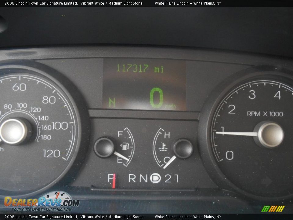 2008 Lincoln Town Car Signature Limited Vibrant White / Medium Light Stone Photo #17