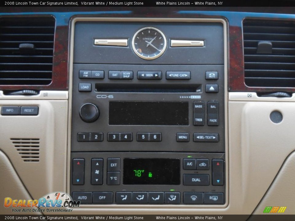 2008 Lincoln Town Car Signature Limited Vibrant White / Medium Light Stone Photo #18