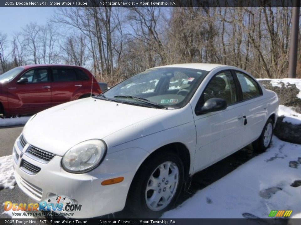 Front 3/4 View of 2005 Dodge Neon SXT Photo #1