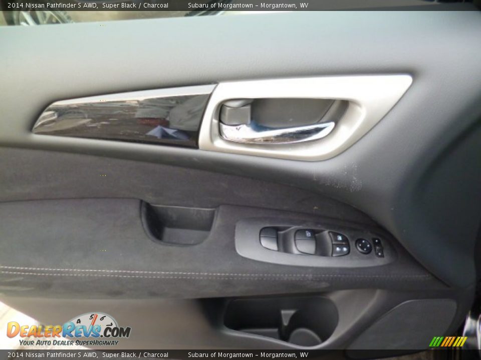 2014 Nissan Pathfinder S AWD Super Black / Charcoal Photo #17