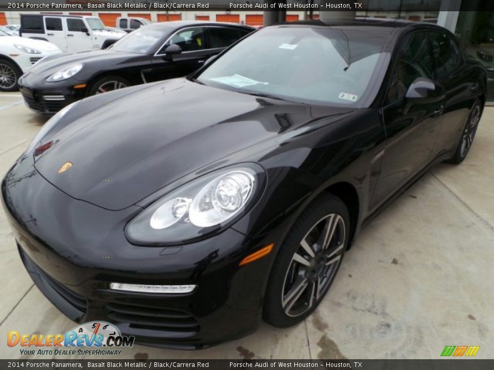 Front 3/4 View of 2014 Porsche Panamera  Photo #3