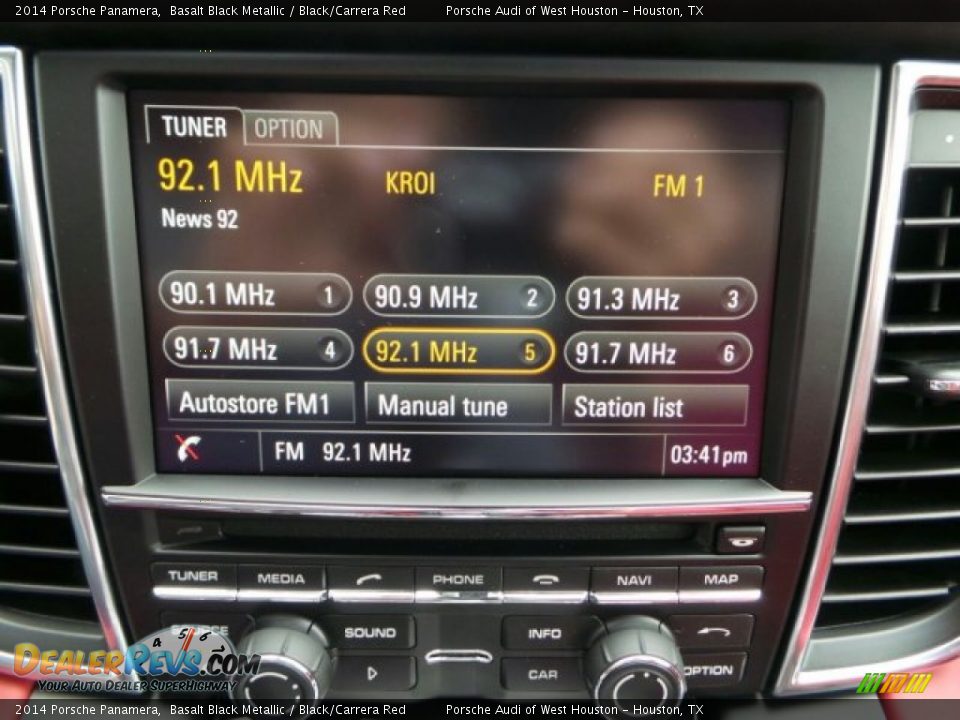Controls of 2014 Porsche Panamera  Photo #19